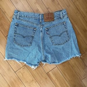 Vintage Levi’s high rise cut off shorts men’s 28
